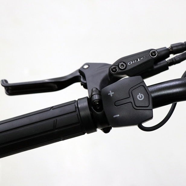 E-Bike Joog P6 com Rodas de 20" Bateria de 20.4Ah Autonomia até 193Km