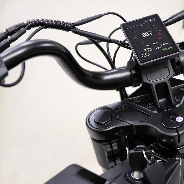 E-Bike Joog P6 com Rodas de 20" Bateria de 20.4Ah Autonomia até 193Km